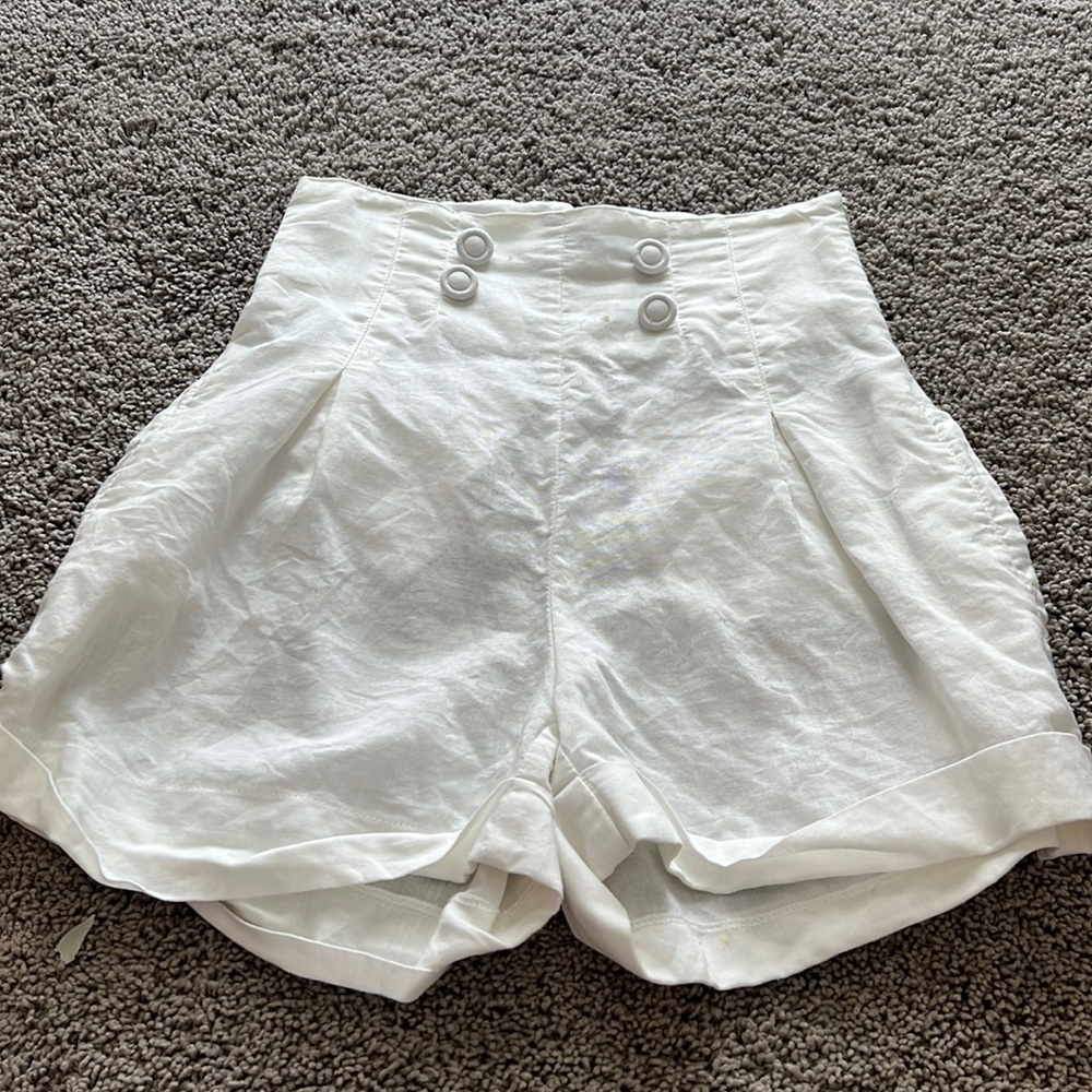 White shorts size Xs